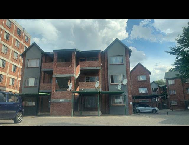 2 BEDROOM APARTMENT FOR SALE IN PRETORIA WEST